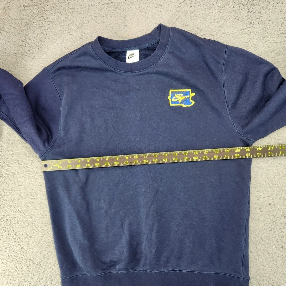 Nike Sportswear Club Fleece Crewneck Sweatshirt Mens M Blue Lightning Graphic